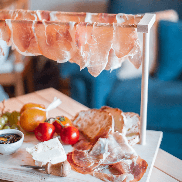 servizio-antipasto-prosciutto-aperitivo (1) (1) servizio-antipasto-prosciutto-aperitivo (1) (1)