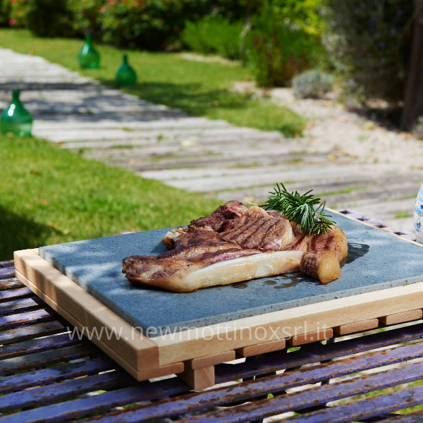 Tagliere in legno con pietra lavica per cucinare – Mottinox